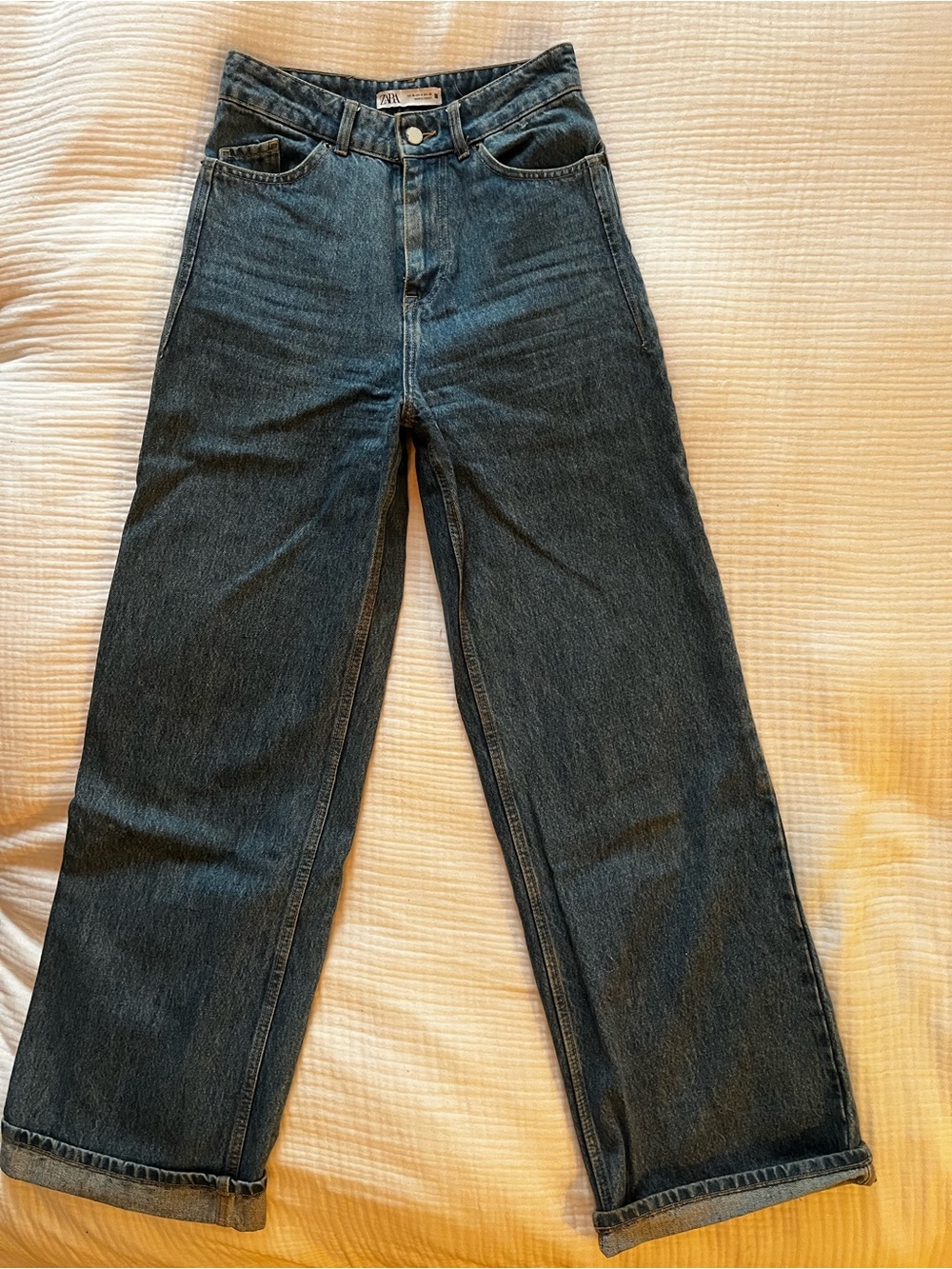 Zara women’s Straight-Leg Dark Blue Jeans